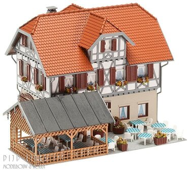 Faller 130438 Hotel Sonne met tuinhuisje 1:87