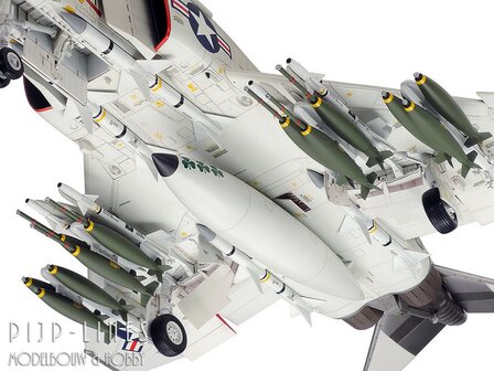 Tamiya 60308 McDonnel Douglas F-4J Phantom II Marines
