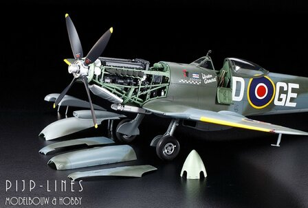 Tamiya 60321 Supermarine Spitfire Mk.XVIe