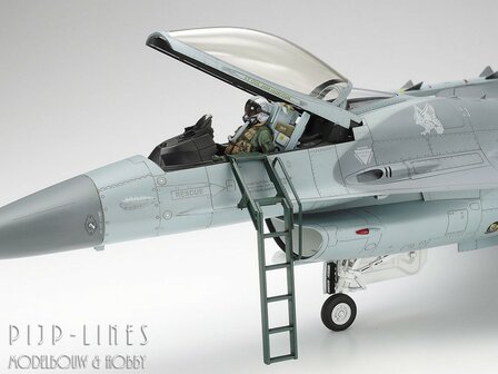 Tamiya 60315 Lockheed Martin F-16CJ Fighting Falcon