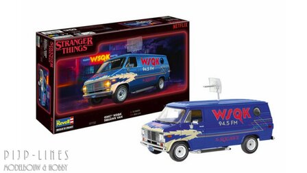 Revell 07732 Stranger Things GMC WSQK Squawk bus