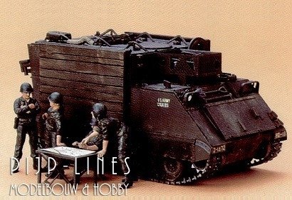 Tamiya-35071-US-M577_Commando-Post-1:35