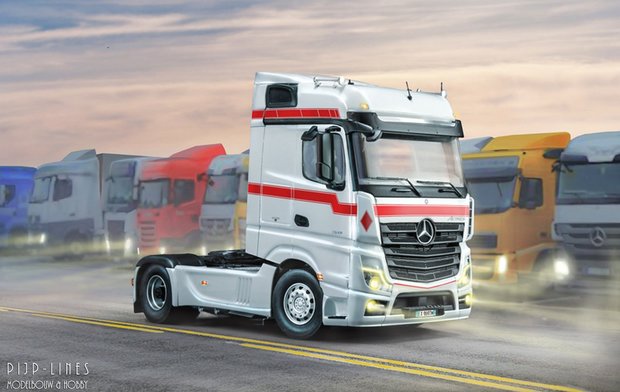 Italeri 3948 Mercedes-Benz ACTROS MP4 Big Space 1:24