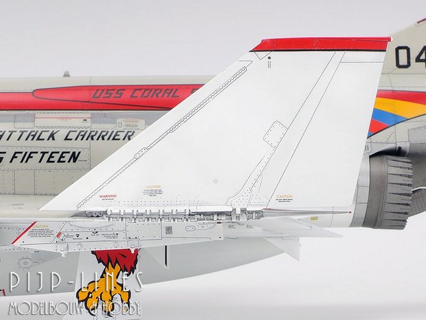 Tamiya 61121 McDonnell Douglas F-4B Phantom II