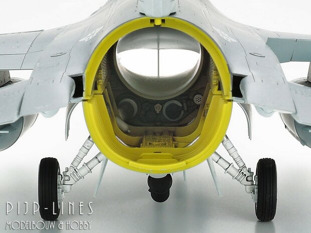 Tamiya 60315 Lockheed Martin F-16CJ Fighting Falcon