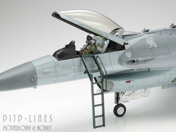 Tamiya 60315 Lockheed Martin F-16CJ Fighting Falcon