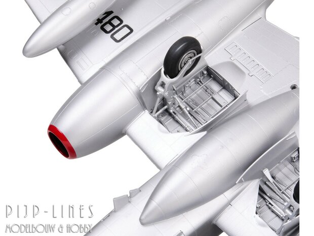 Revell 03779 Gloster Meteor F.8 FR.9 First Edition