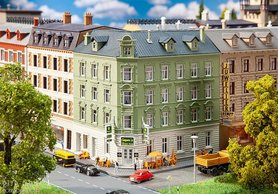 Faller Stadshoekhuis met café