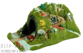 Spoortunnel voor enkelspoor met overweg