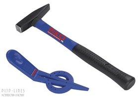 Hamer met spijker houder