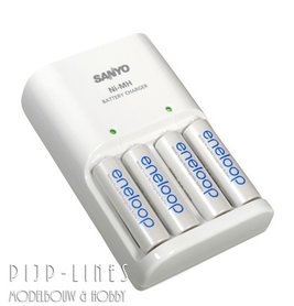 Eneloop batterijen AA. 1900/2000mAh. 4 stuks met lader.