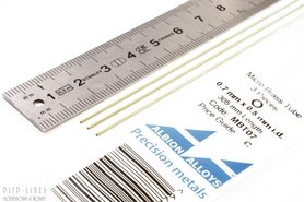 Micro Messing buis. 0.7mm x 0.1mm x 0.5mm