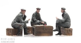 WOI Duitse soldaten spelen een kaartspel